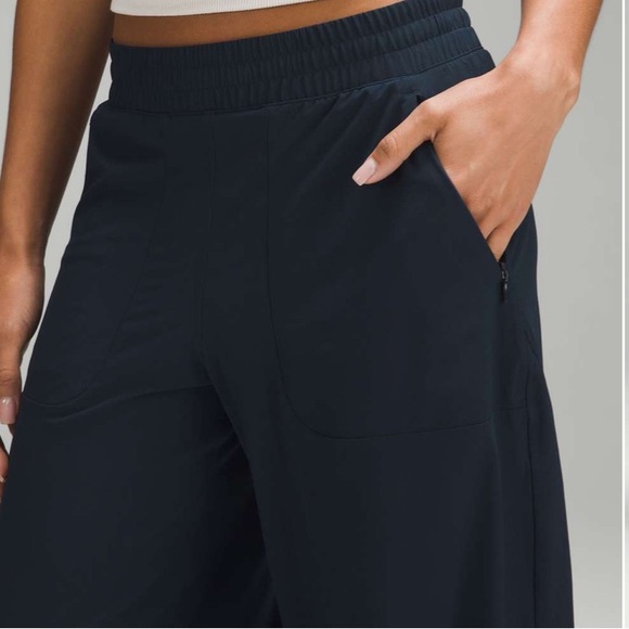 Lululemon Swift Wide-Leg Mia-Rise Pant *Full Length True Navy. Size 6 in EUC. - Picture 4 of 9